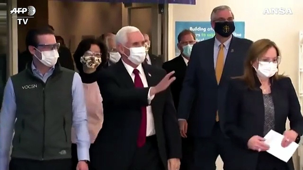 Coronavirus, Pence visita la General Motors e indossa la mascherina
