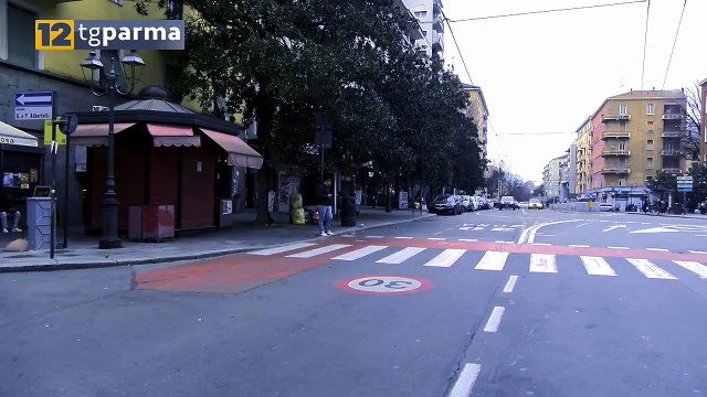 PRIMA LO AGGREDISCE, POI GLI RUBA IL CELLULARE: 27ENNE STRANIERO DENUNCIATO | PRIMA LO AGGREDISCE, POI GLI RUBA IL CELLULARE: 27ENNE STRANIERO DENUNCIATO