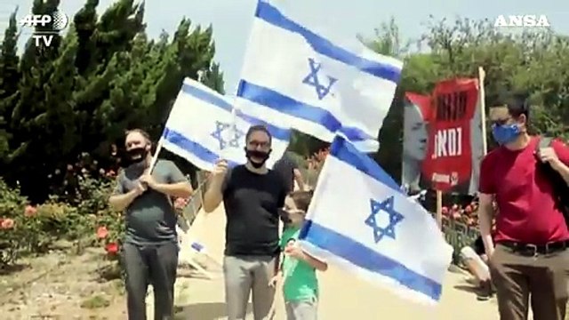 Gerusalemme, proteste contro l'accordo Netanyahu-Gantz