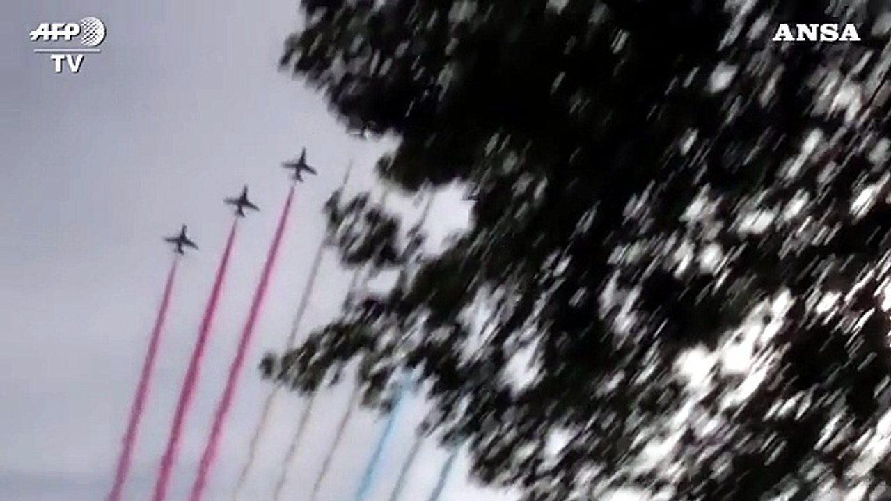 Londra, lo spettacolo in cielo per celebrare il VE Day