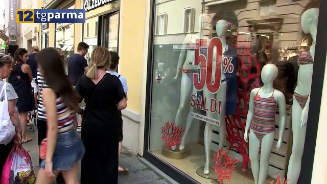 SALDI ESTIVI AL VIA OGGI, IN TANTI SUBITO A CACCIA DI OCCASIONI | SALDI ESTIVI AL VIA OGGI, IN TANTI SUBITO A CACCIA DI OCCASIONI