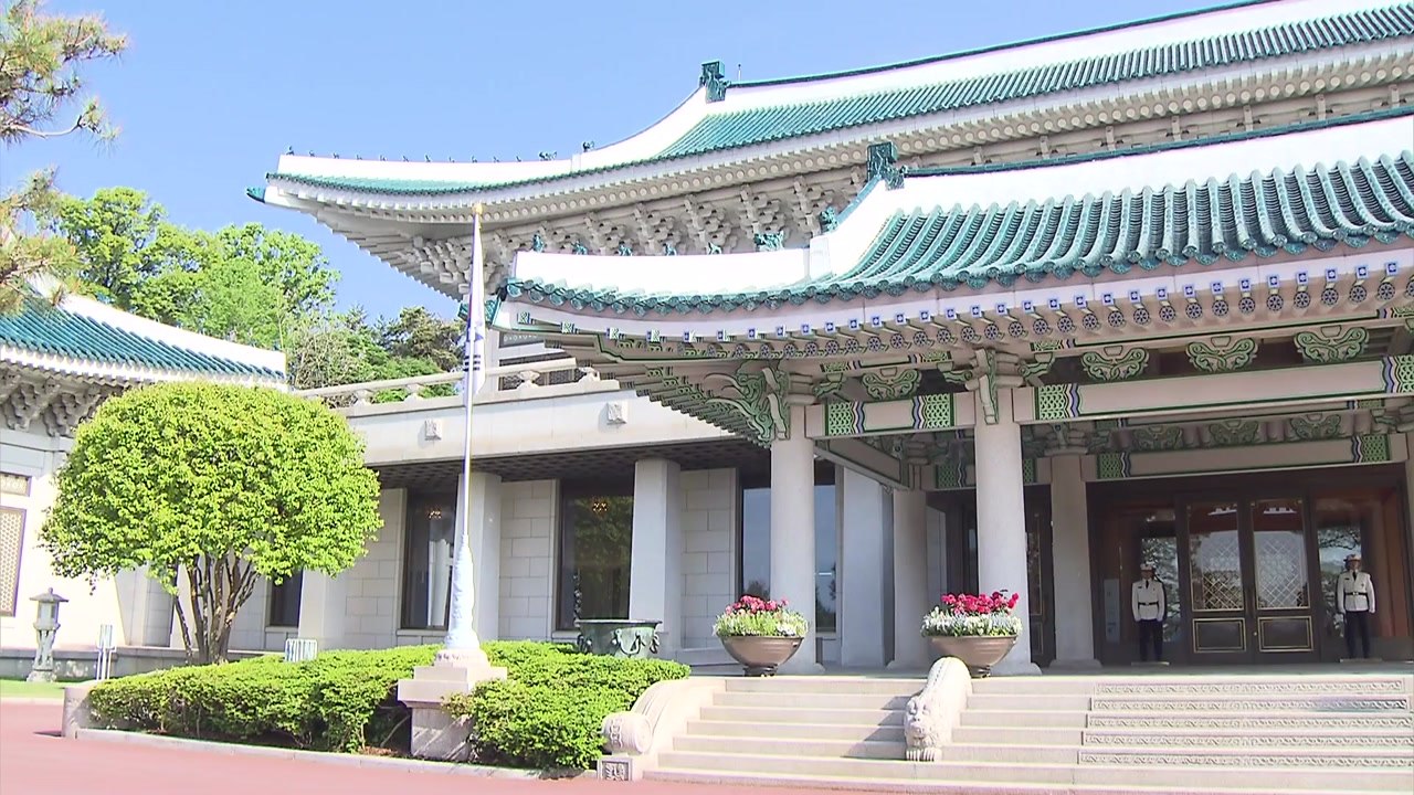 청와대 "브런슨 대외 발언 인지...제반 현안 한미 간 소통" / YTN
