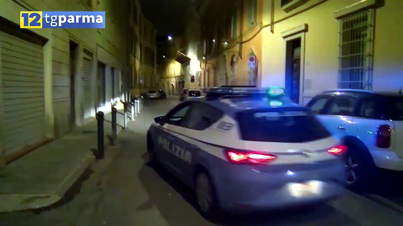 STRATTONA LA EX, POI REAGISCE AI POLIZIOTTI: 29ENNE ARRESTATO | STRATTONA LA EX, POI REAGISCE AI POLIZIOTTI: 29ENNE ARRESTATO