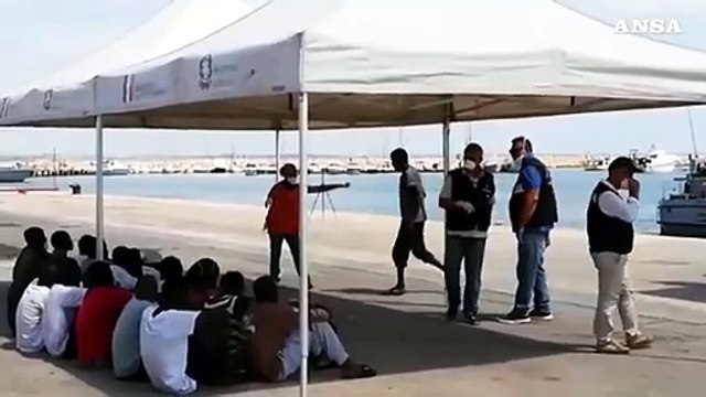Migranti, Pozzallo: fermato uno scafista
