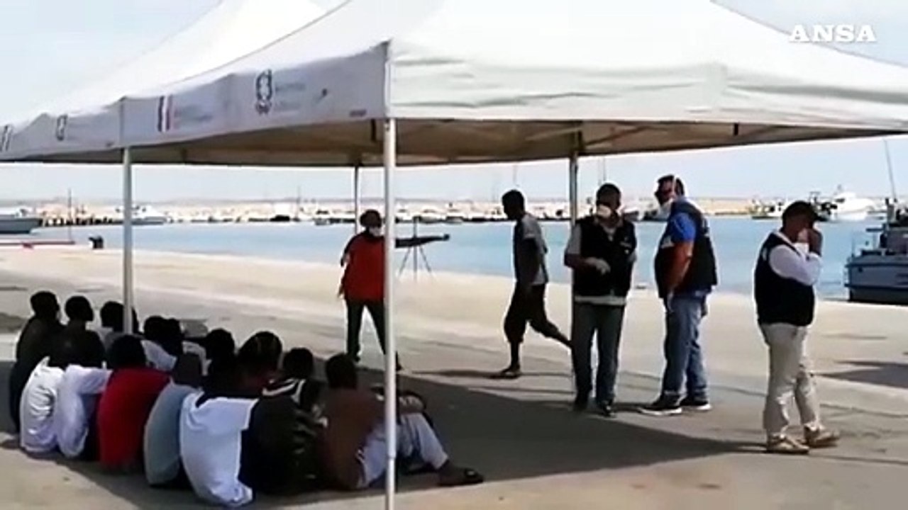 Migranti, Pozzallo: fermato uno scafista