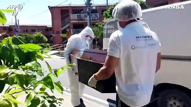 Coronavirus, Brasile: a Manaus recuperati corpi dagli appartamenti