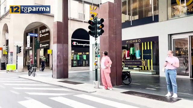 VIA MAZZINI, RUBA UNA BORSA E SCAPPA, 32ENNE ARRESTATA PER RAPINA | VIA MAZZINI, RUBA UNA BORSA E SCAPPA, 32ENNE ARRESTATA PER RAPINA