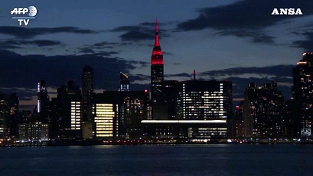 Coronavirus, l'Empire State Building si tinge di rosso
