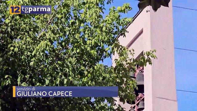 CADE SUL TETTO DELLA CHIESA LA CROCE DEL CAMPANILE DI SANT'EVASIO | CADE SUL TETTO DELLA CHIESA LA CROCE DEL CAMPANILE DI SANT'EVASIO
