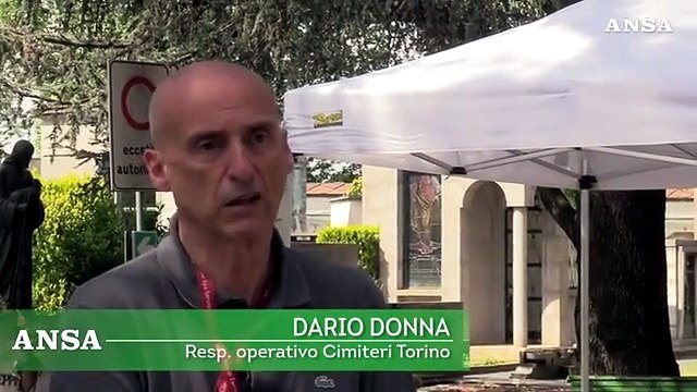 Torino: da oggi cimiteri aperti, presto funerali all'aperto