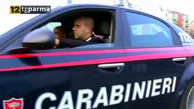 SFONDA LA FINESTRA DI UN BAR E FA RAZZIA DI VINO, LADRO BLOCCATO DAI CARABINIERI | SFONDA LA FINESTRA DI UN BAR E FA RAZZIA DI VINO, LADRO BLOCCATO DAI CARABINIERI
