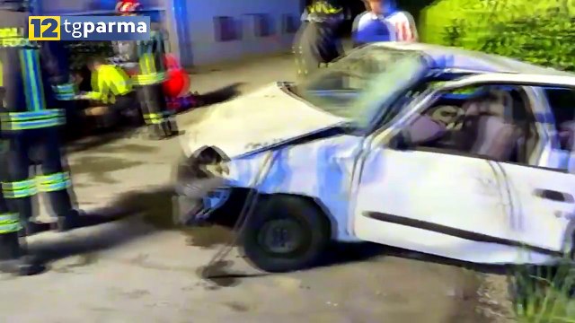SCHIANTO NELLA NOTTE A BAGANZOLA: 5 RAGAZZI FERITI, UNO E' MOLTO GRAVE | SCHIANTO NELLA NOTTE A BAGANZOLA: 5 RAGAZZI FERITI, UNO E' MOLTO GRAVE