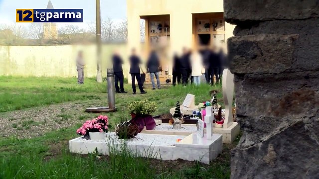 NEONATI SEPOLTI, POSATA LAPIDE AL CIMITERO: PER SEMPRE NEI NOSTRI CUORI | NEONATI SEPOLTI, POSATA LAPIDE AL CIMITERO: PER SEMPRE NEI NOSTRI CUORI