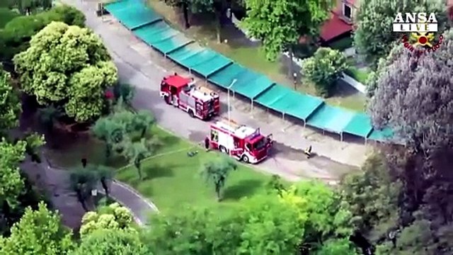 Vigile del fuoco precipita da 7 metri e muore ad Ancona