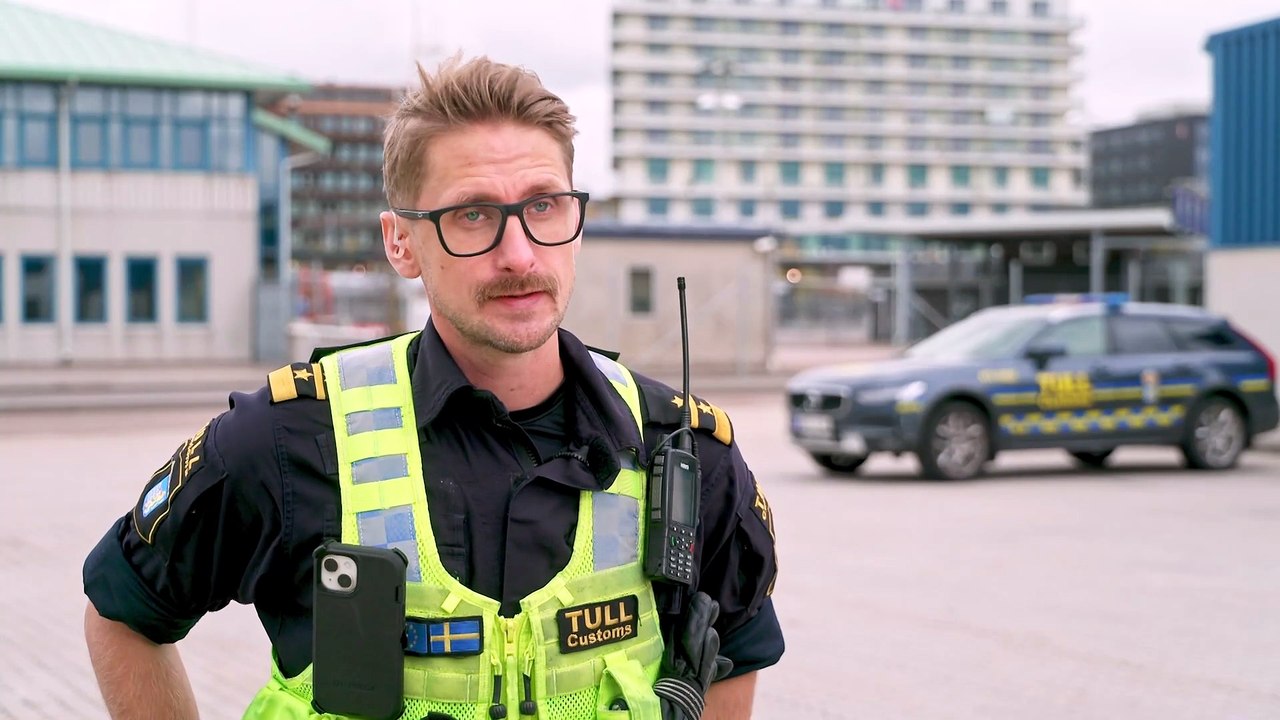 Border Control Sweden S08E04 Expensive Bikes