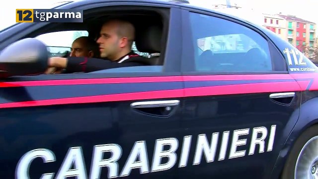 SFONDA LA FINESTRA DI UN BAR E FA RAZZIA DI VINO, LADRO BLOCCATO DAI CARABINIERI | SFONDA LA FINESTRA DI UN BAR E FA RAZZIA DI VINO, LADRO BLOCCATO DAI CARABINIERI