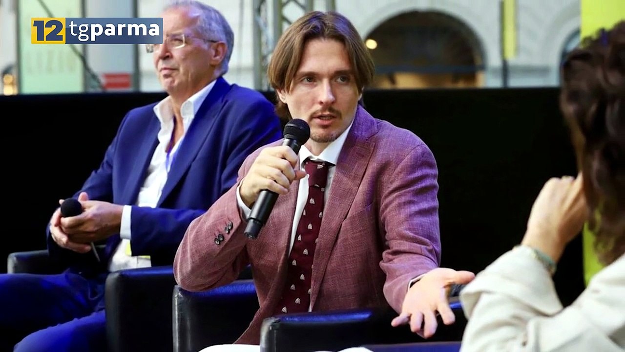 FESTIVAL DI OPEN: IN PIAZZA CANZONI E POLEMICHE CON BELLO FIGO E CREMONINI | FESTIVAL DI OPEN: IN PIAZZA CANZONI E POLEMICHE CON BELLO FIGO E CREMONINI