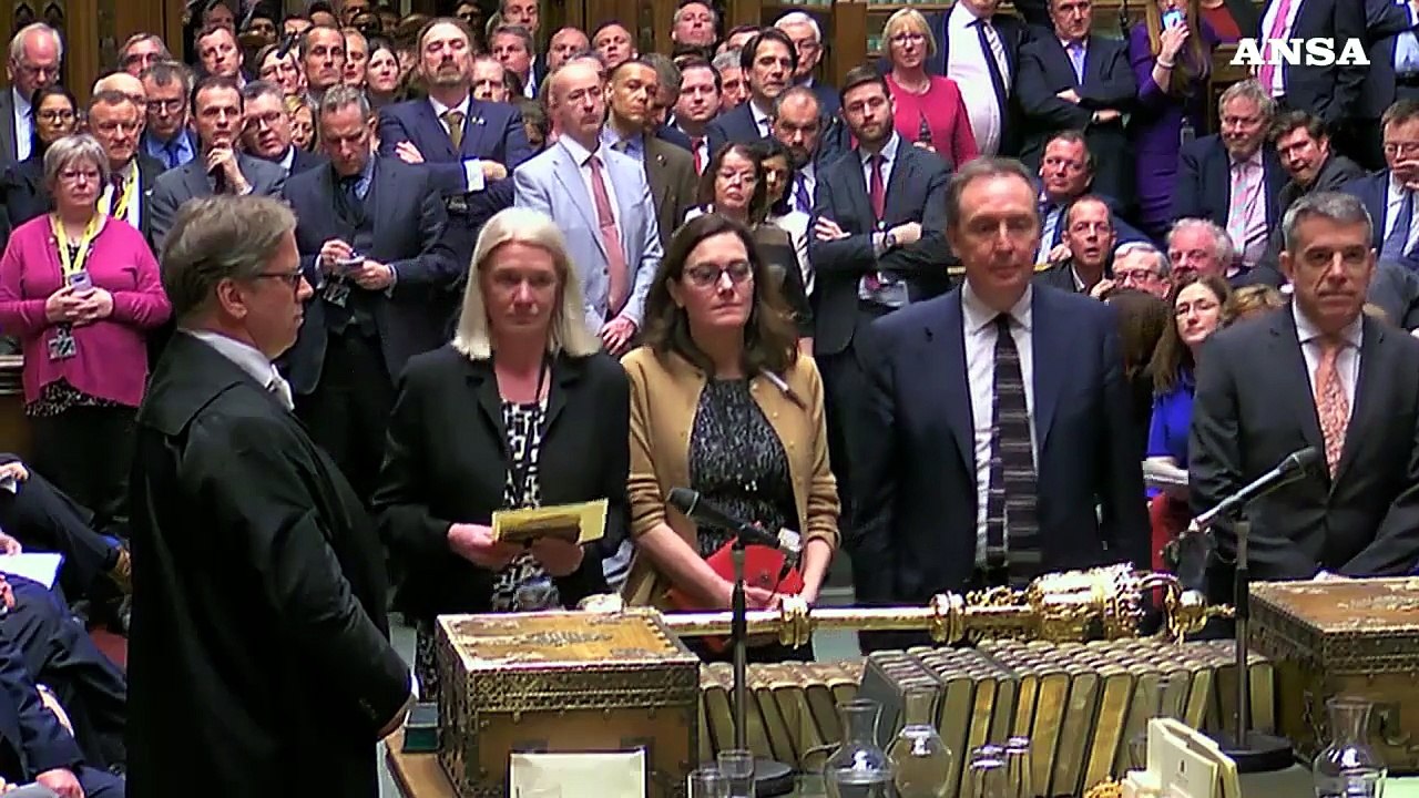 Brexit: nella notte passa (per un voto) una legge che esclude il "no deal" Video