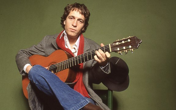 A 45 anni dalla morte di Rino Gaetano esce il vinile di A mano a mano : storia di una canzone simbolo