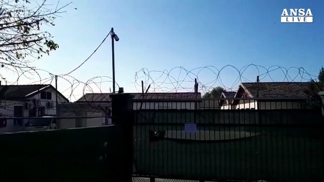 Migranti: svuotato hub Bagnoli, sindaco, finito incubo