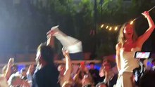 Ο Τζέικ Μέντγουελ και η Αμαλία Κωστοπούλου στο pre wedding party τους