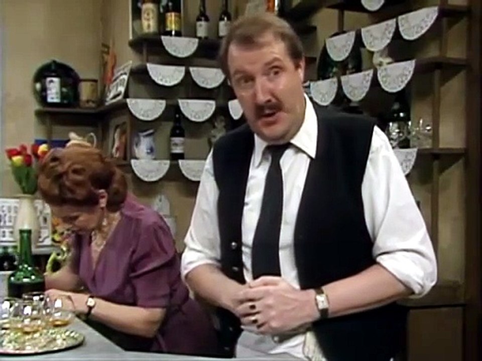 Allo Allo S01E02 - Pigeon Post