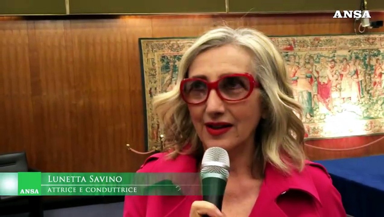 Lunetta Savino: "Divento conduttrice, amo le sfide"