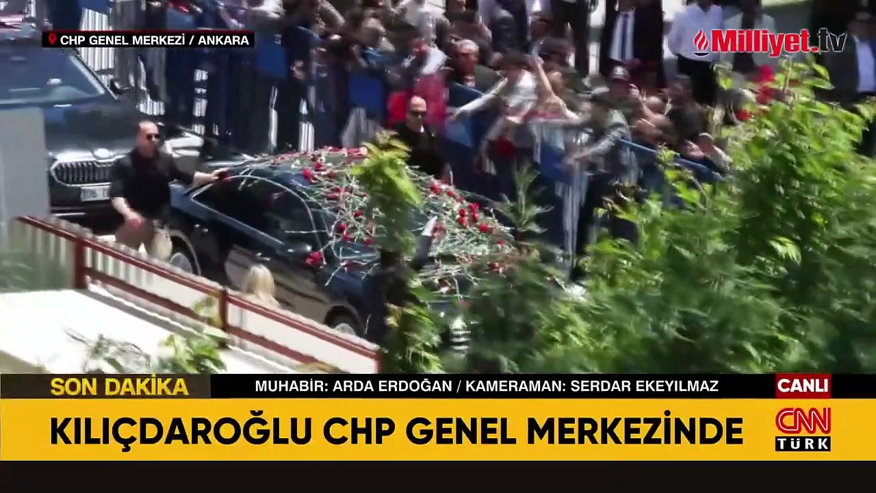 2,5 yıl sonra ilk! Kemal Kılıçdaroğlu CHP Genel Merkezi'nde karanfillerle karşılandı