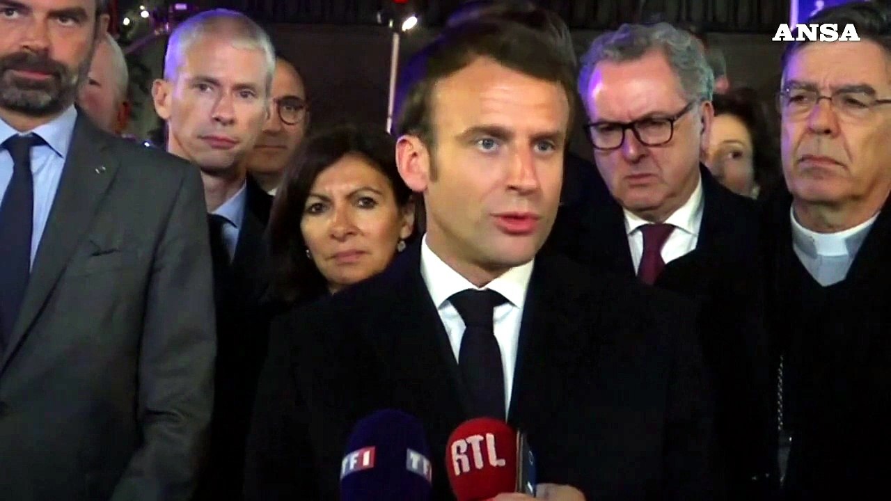 Pompieri: salva la struttura di Notre-Dame
