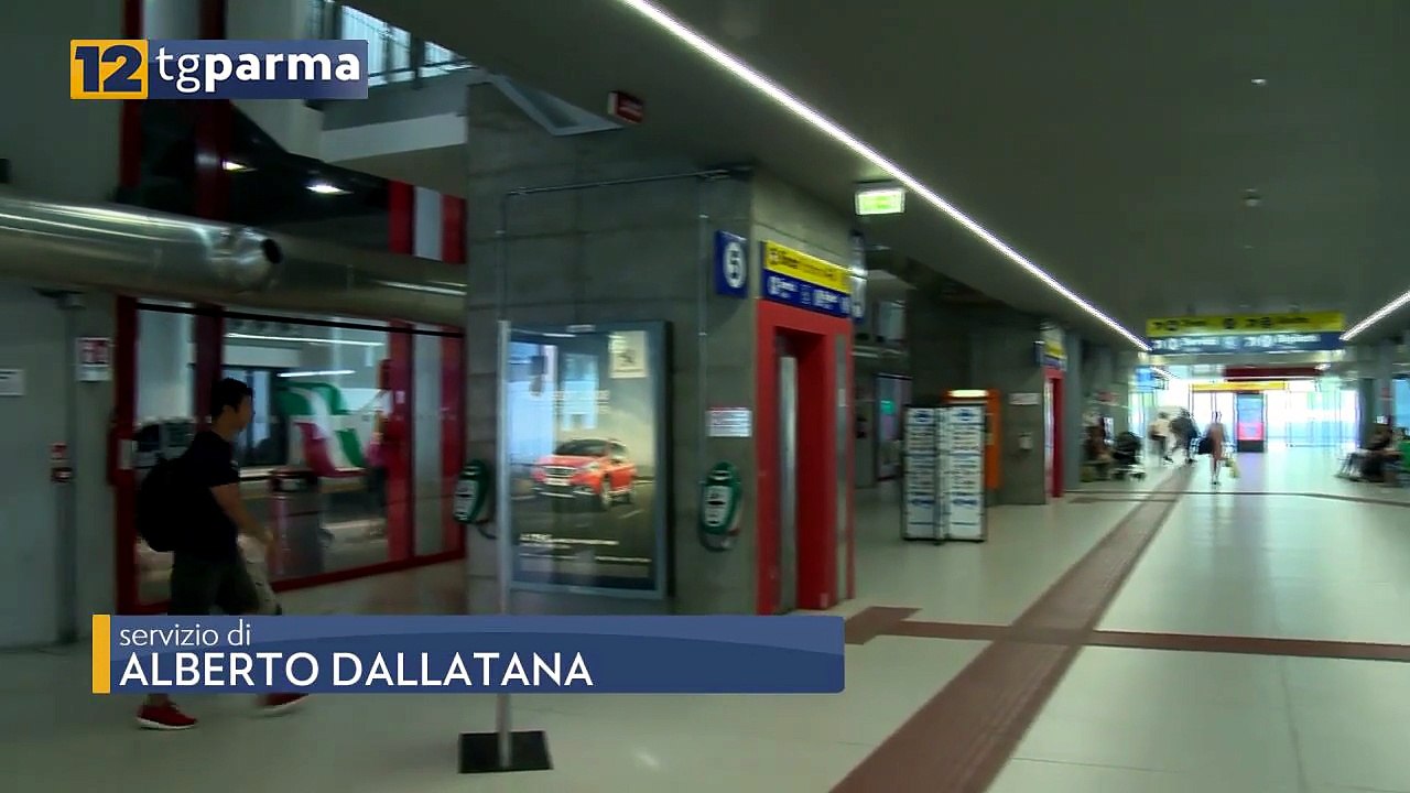 RUBA UN TROLLEY IN STAZIONE E INDOSSA I VESTITI TROVATI ALL'INTERNO: RICONOSCIUTO E DENUNCIATO | RUBA UN TROLLEY IN STAZIONE E INDOSSA I VESTITI TROVATI ALL'INTERNO: RICONOSCIUTO E DENUNCIATO