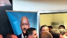 İktidar medyası 2 buçuk yıl sonra Kılıçdaroğlu döndü derken CHP Genel Merkez'inde bu kavga yaşandı