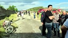 Gaziantep'te yağıştan dolayı alt geçitte mahsur kalan araçtaki aileyi itfaiye kurtardı