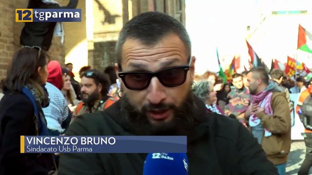 BRUNO (USB): BLOCCARE ARMI VERSO ISRALE . ABDER (COMUNITÁ PALESTINESE): QUANTA GENTE IN PIAZZA | BRUNO (USB): BLOCCARE ARMI VERSO ISRALE . ABDER (COMUNITÁ PALESTINESE): QUANTA GENTE IN PIAZZA