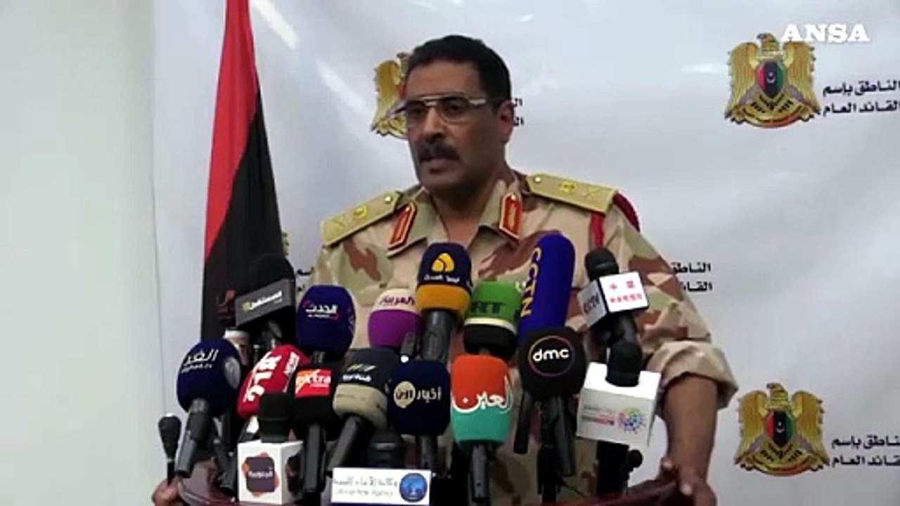 Bombe su un centro per migranti in Libia, almeno 40 morti