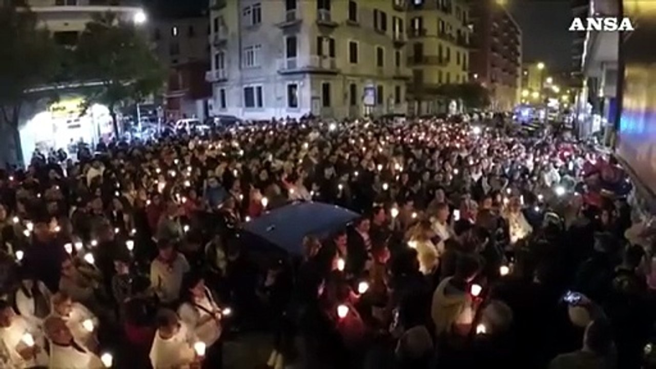 Sparatoria Napoli: centinaia a veglia preghiera per Noemi