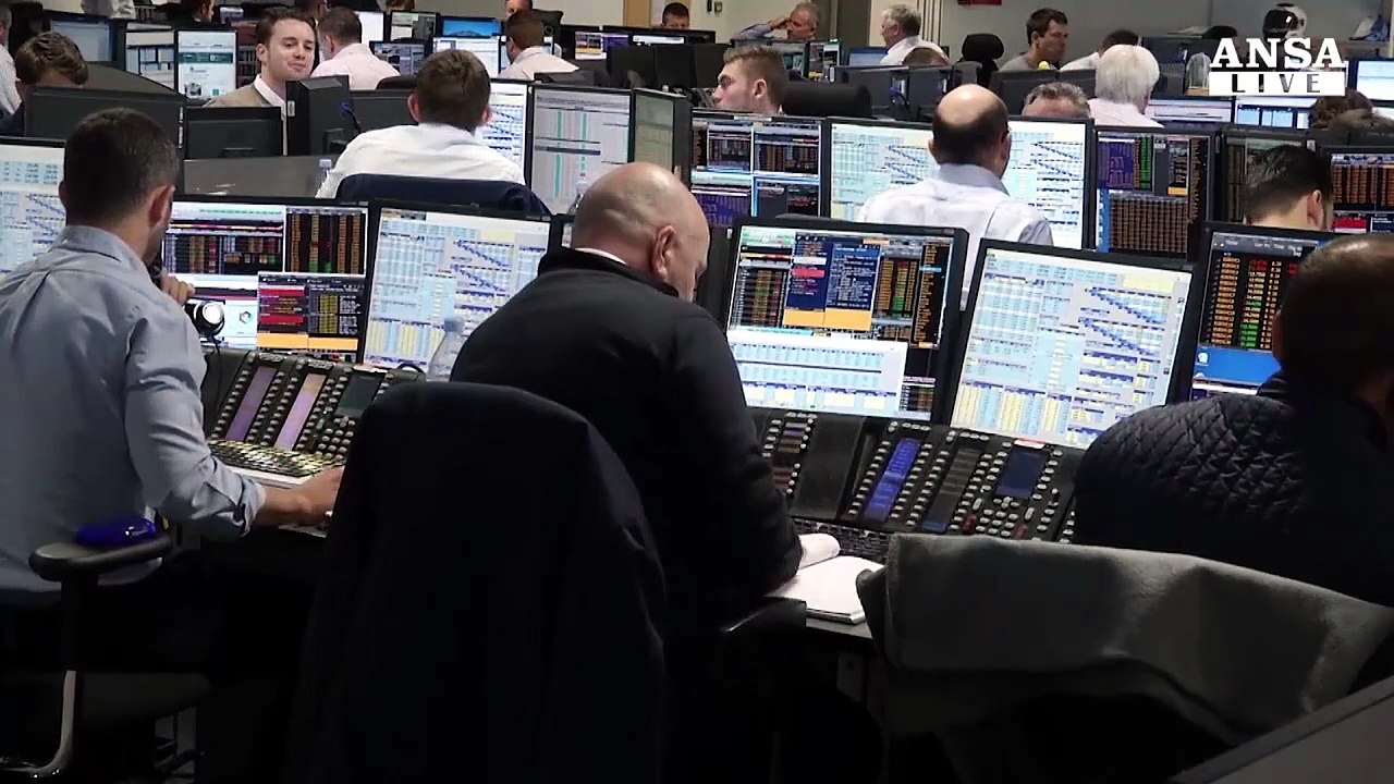 La manovra in deficit spaventa la borsa