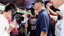 柯文哲台中水湳市場掃街  遭嗆「貪污受賄唯一死刑」