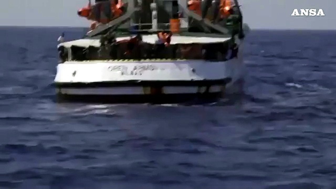 La Open Arms e' giunta davanti a Lampedusa