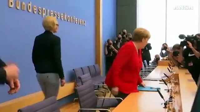 Merkel rassicura tutti 'sto bene, avanti fino al 2021'