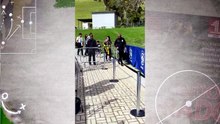 Famílias de Paquetá e Neymar interagem durante treino da Seleção