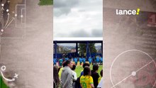 Jogadores treinando com a presença dos familiares