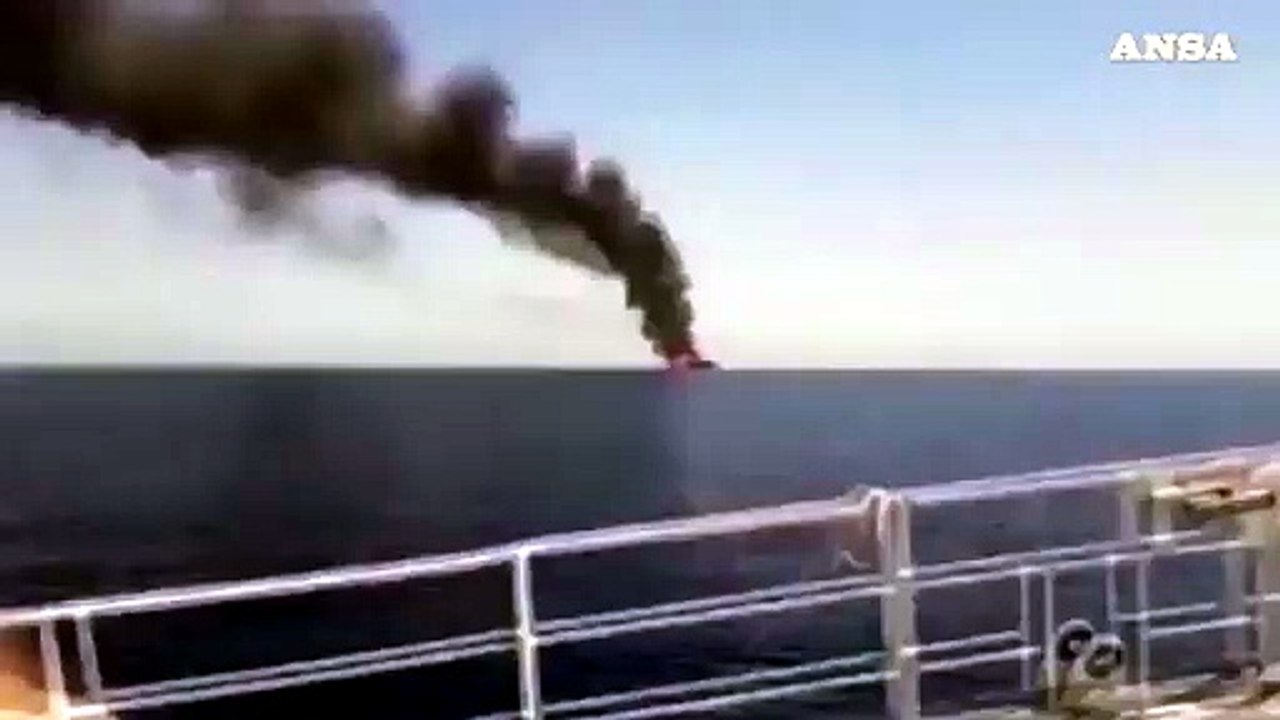 Petroliere attaccate, armatore ha visto 'oggetti volanti'