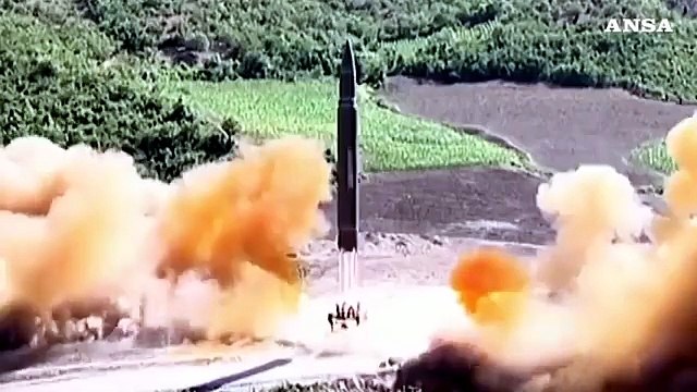 Kim Jong Un: lancio missili e' avvertimento adeguato per Usa e Seul