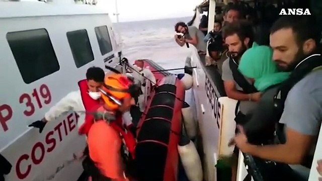 Open arms: sbarcate altre 4 persone per cure mediche