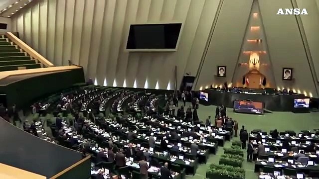Rohani sfida Khamenei, referendum sul nucleare in Iran