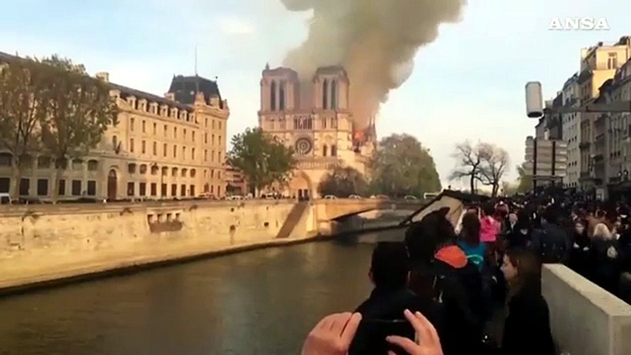Notre-Dame: prima messa dopo l'incendio, caso obbligatorio
