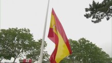 Momento en el que se ha caído la bandera de España