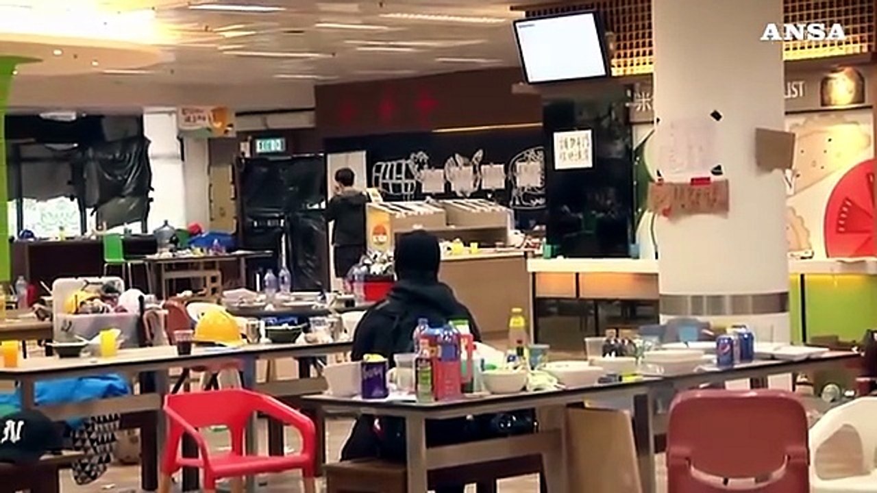 Hong Kong, Pechino vieta a Wong il viaggio in Europa