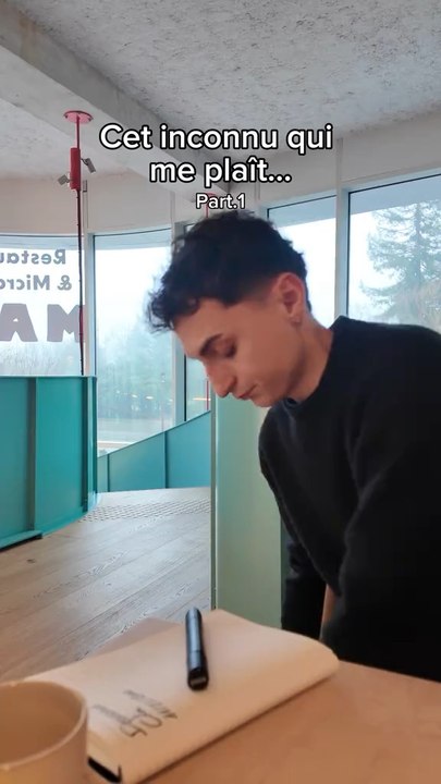 Il est beau gosse en même temps