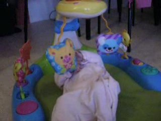 Devant mon nouveau jouet